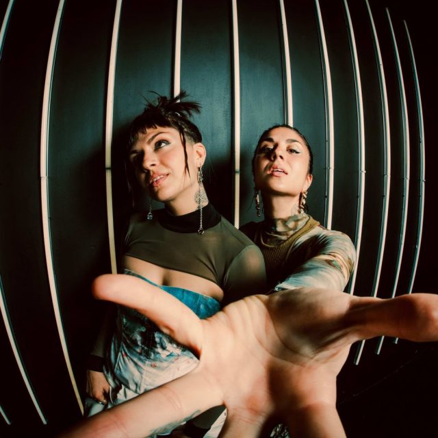 Krewella після трьох років мовчання випустили Crying On The Dancefloor