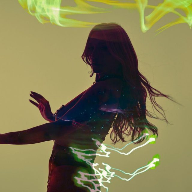 Kesha та Armin van Buuren об’єдналися для реміксу на «Delusional»