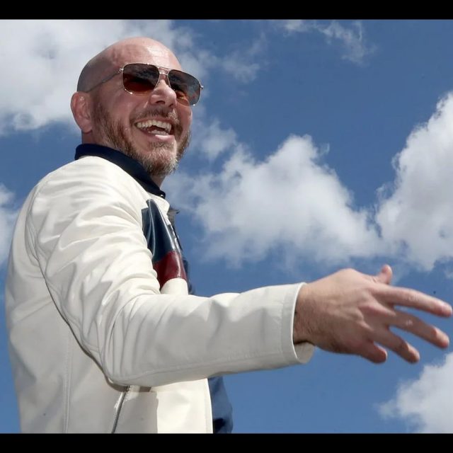 Армія «лисих» Пітбуля: фанати спробують встановити світовий рекорд на концерті в Гайд-парку