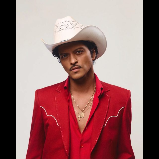 Бруно Марс випустив довгоочікуваний альбом «The Romantic» та зворушливе відео «Risk It All»