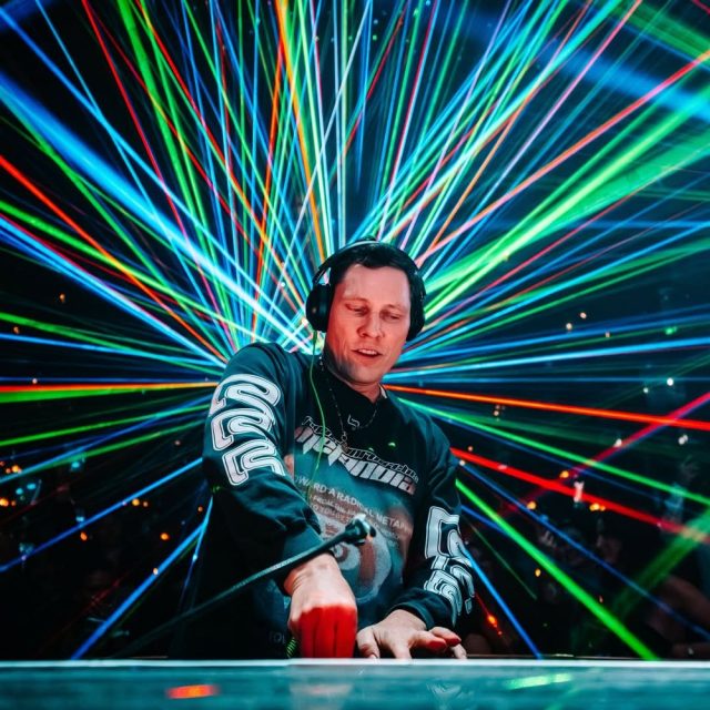 Tiësto випустив новий сингл «Beautiful Places» напередодні повернення на Ібіцу