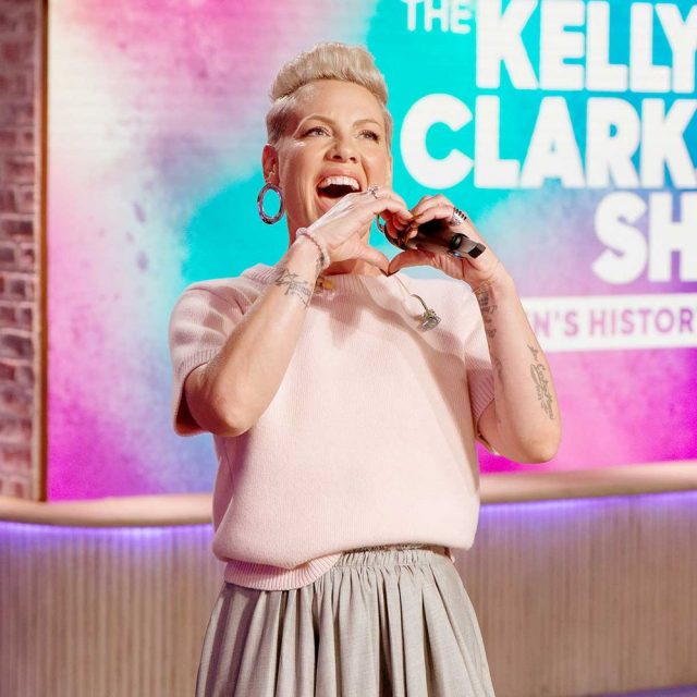 Фанати вимагають спільний альбом після того, як Pink виконала кавер на пісню Келлі Кларксон